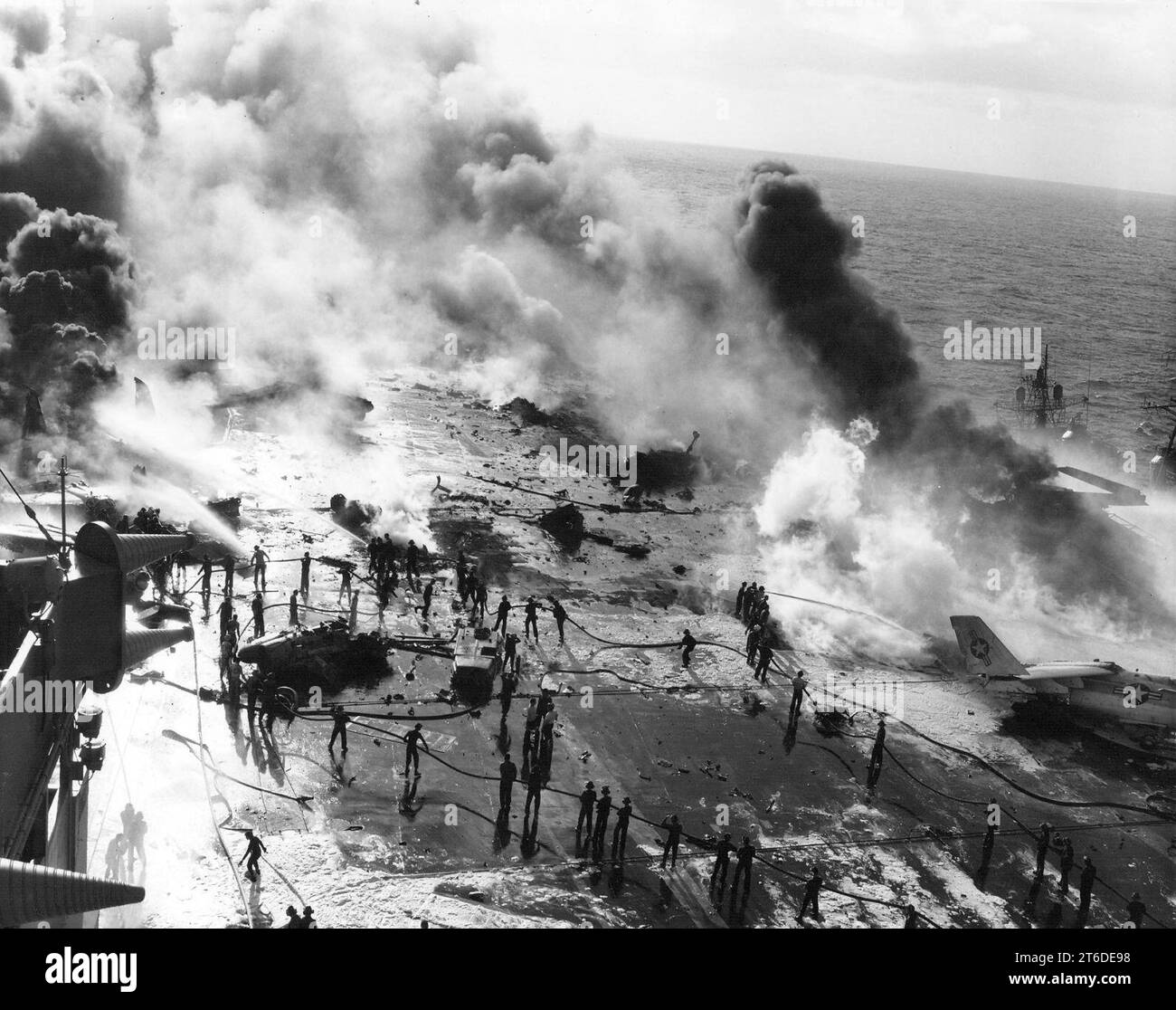 USS Enterprise (CVAN-65) 1969 fire Crew lotta antincendio Foto Stock
