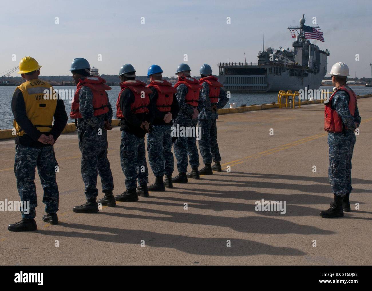USS Fort McHenry - ritorno a casa 121130 Foto Stock