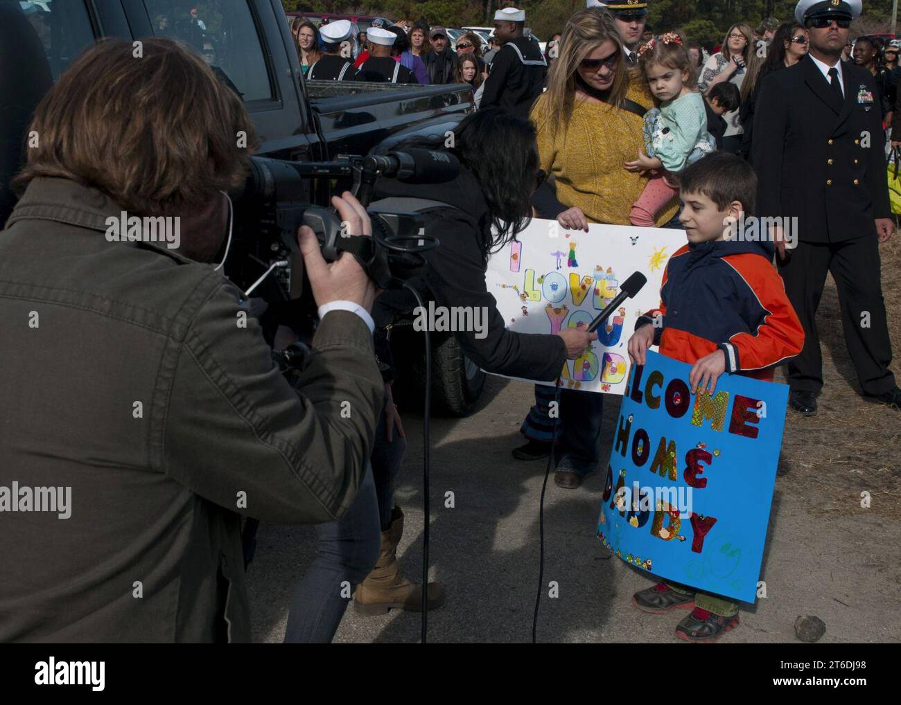 USS Fort McHenry - ritorno a casa 121130 Foto Stock