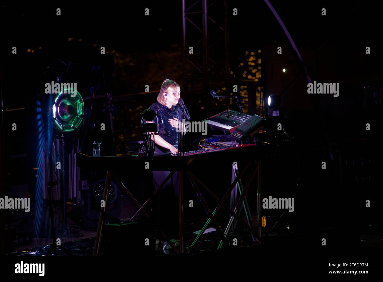 Agde, Francia. 4 agosto 2023. Louane si esibisce in concerto sul palco galleggiante Agde ad Agde, in Francia Foto Stock
