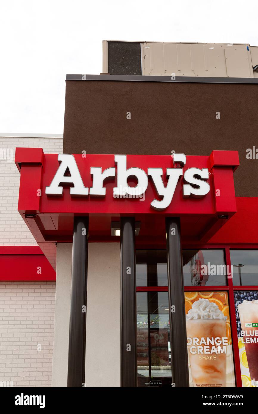 L'insegna "Arby's" all'An Arby's fast food Restaurant. Foto Stock