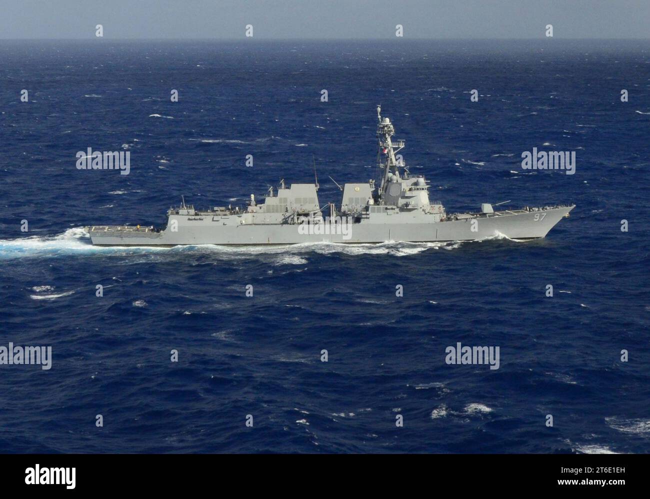 USS Halsey (DDG-97) in corso vicino alle Hawaii nel 2014 Foto Stock