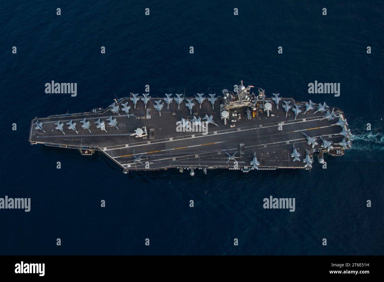 USS Harry S. Truman (CVN-75) in corso nel Mar Ionio il 17 marzo 2022 (220317 Foto Stock