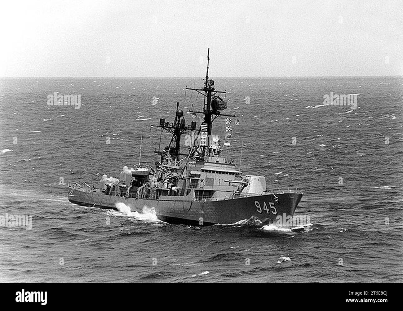 USS Hull (DD-945) in corso nell'aprile 1975 Foto Stock