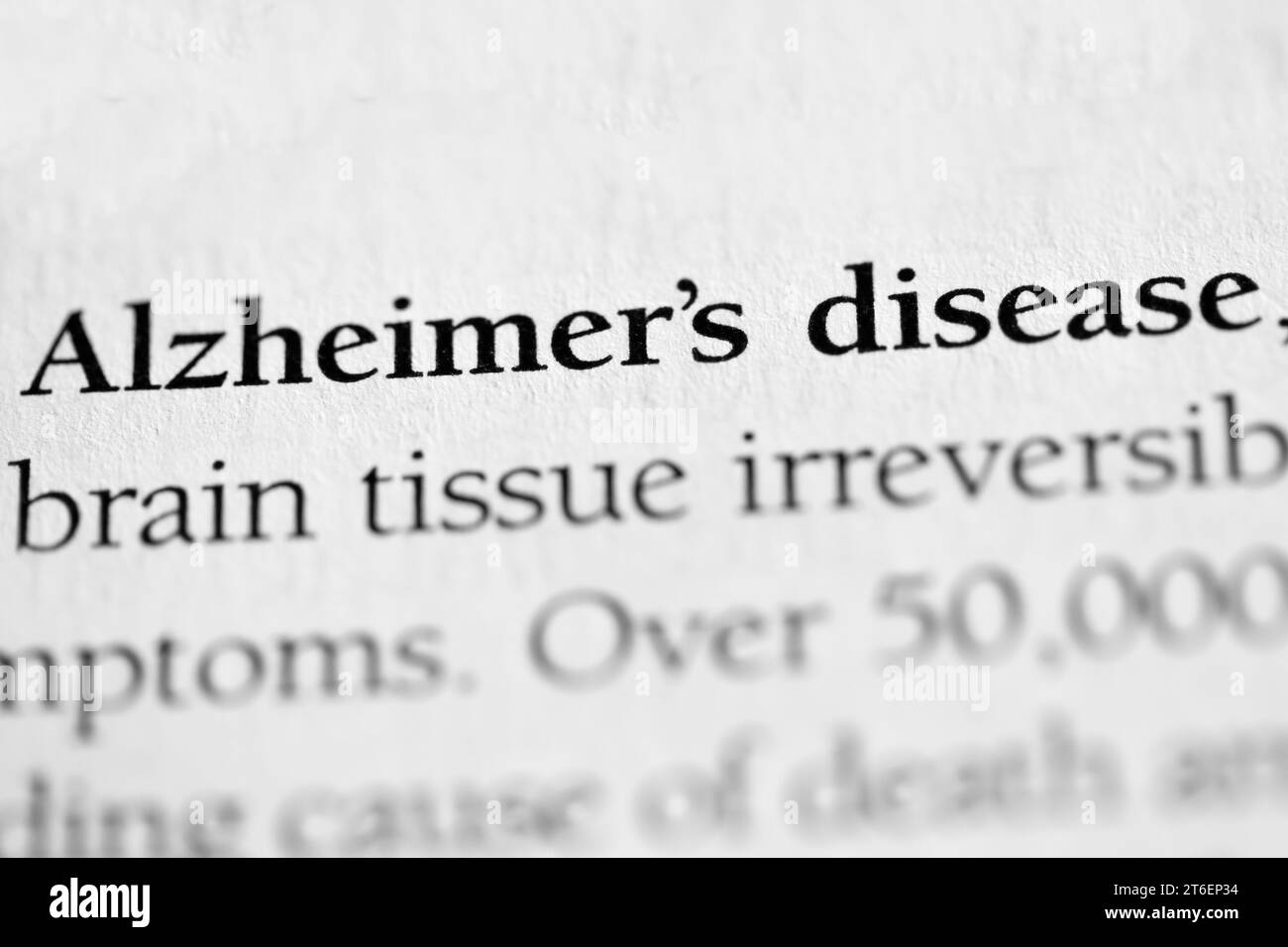 Un primo piano del termine di disturbo psicologico o mentale "demenza" scritto in nero su un white paper Foto Stock