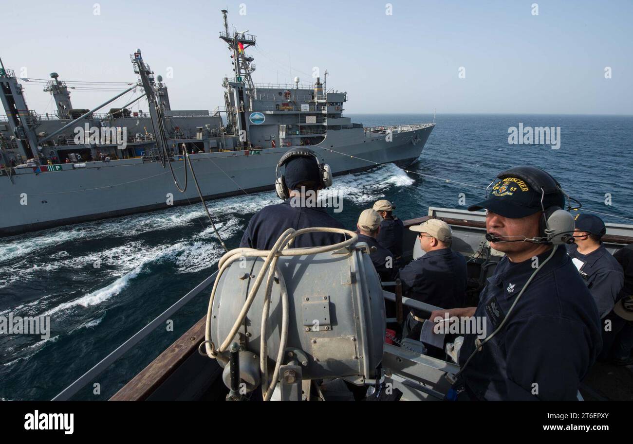 USS Mitscher (DDG 57) 150310 Foto Stock