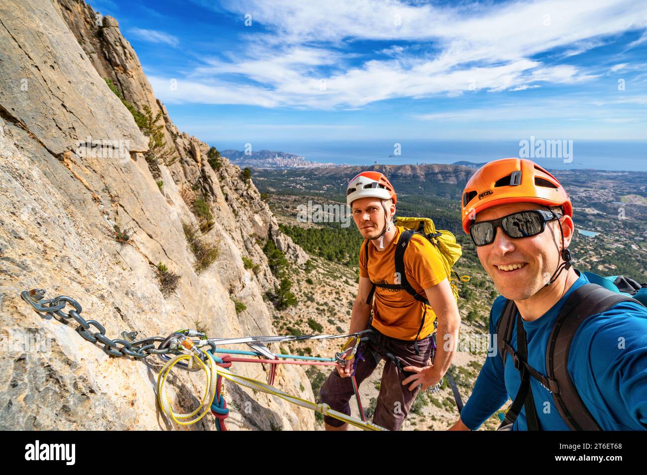 Arrampicata sul monte Puig Campana vicino a Finestrat, Spagna Foto Stock