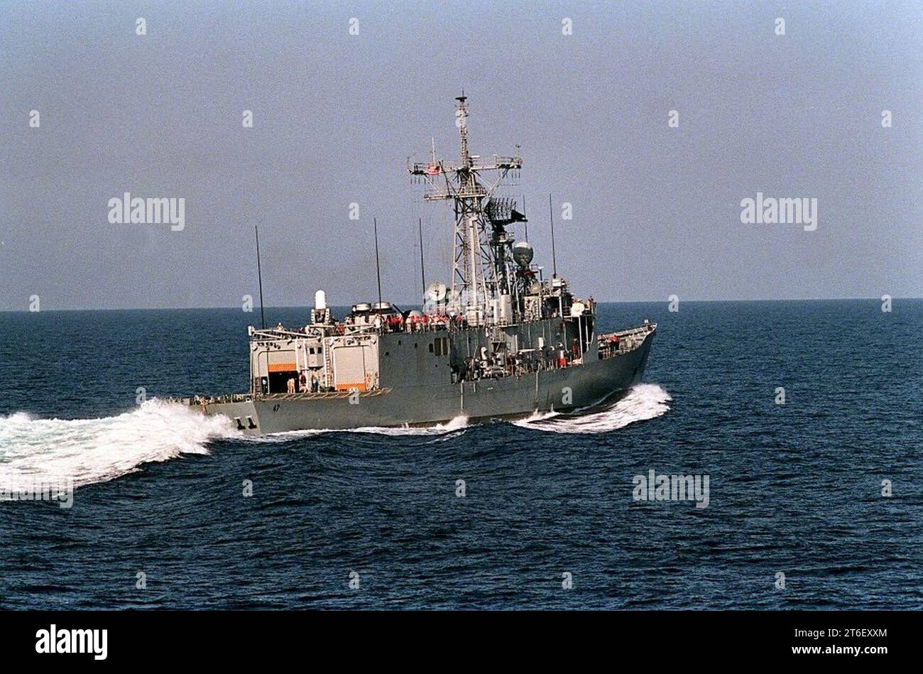 USS Nicholas (FFG 47) in mare durante l'operazione Desert Shield 1990 DN-SC-92-06592 Foto Stock