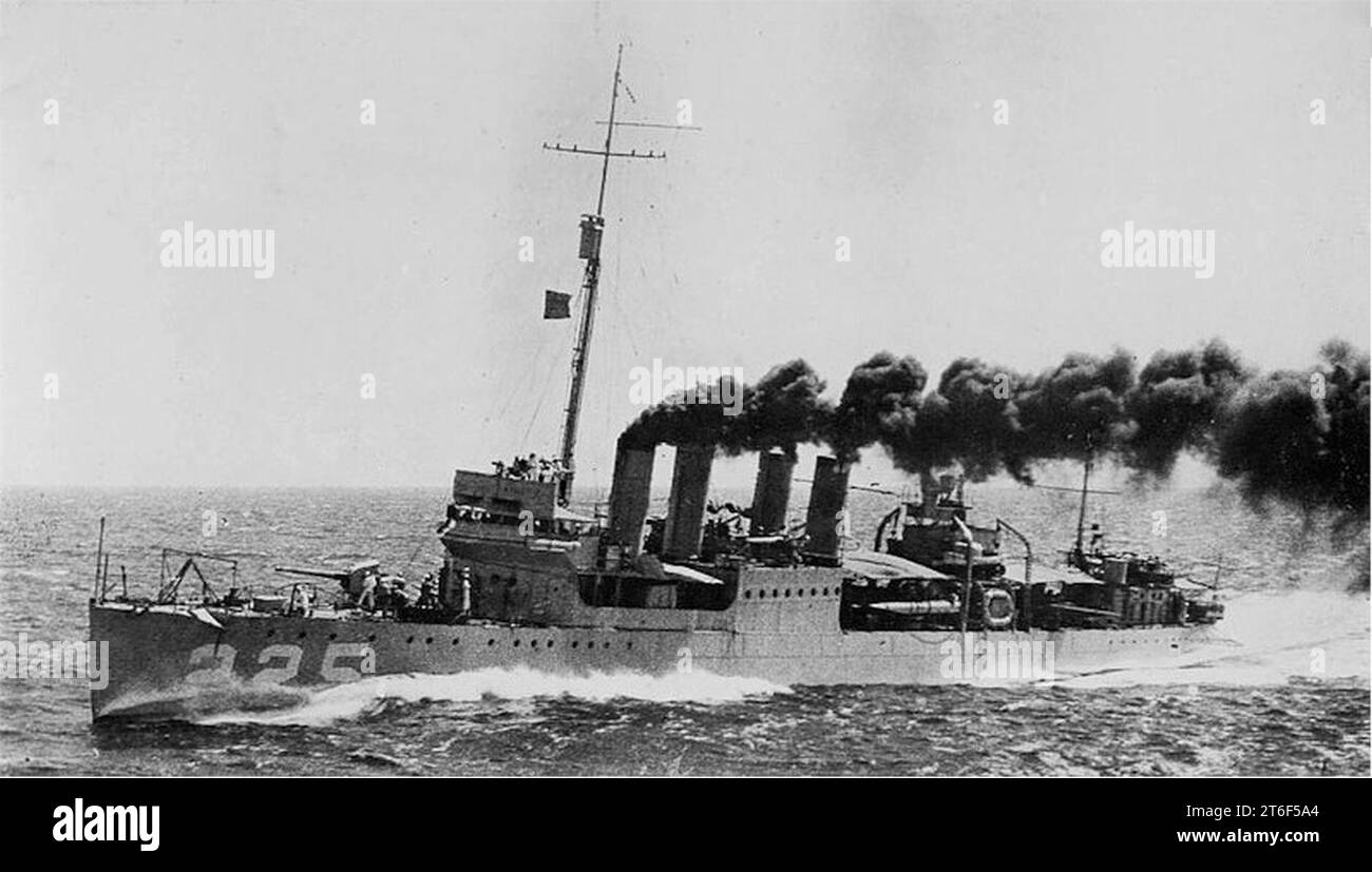 USS Pope (DD-225) che fuma ad alta velocità al largo di Luzon il 15 gennaio 1924 Foto Stock