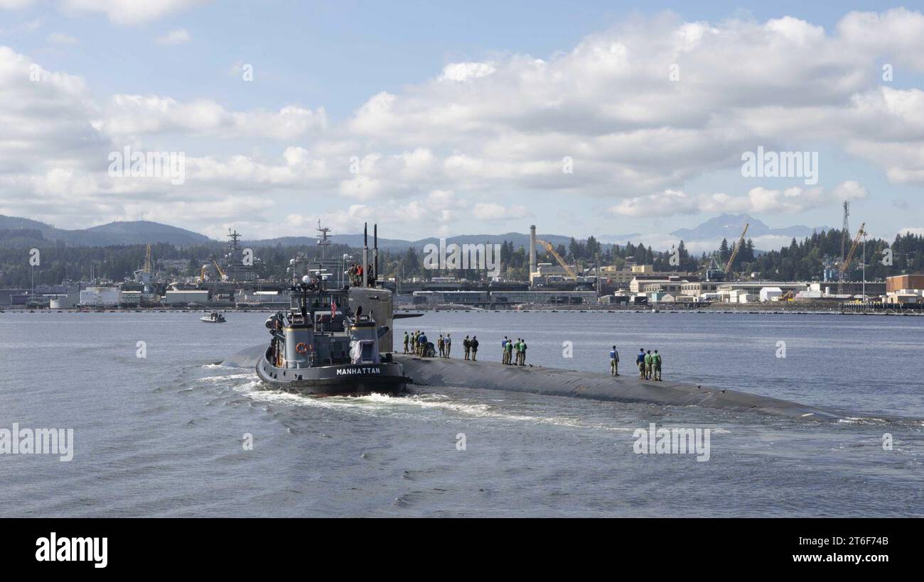 La USS Providence (SSN 719) fa transitare Puget Sound nel suo nuovo homeport presso la base navale di Kitsap. (51524466279) Foto Stock