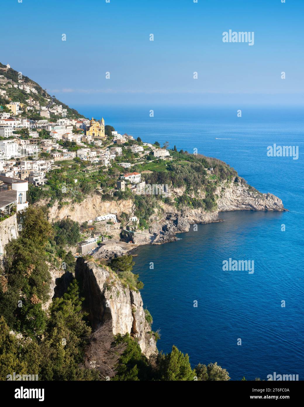 Praiano in costiera amalfitana, vista panoramica. L'Italia, Europa Foto Stock