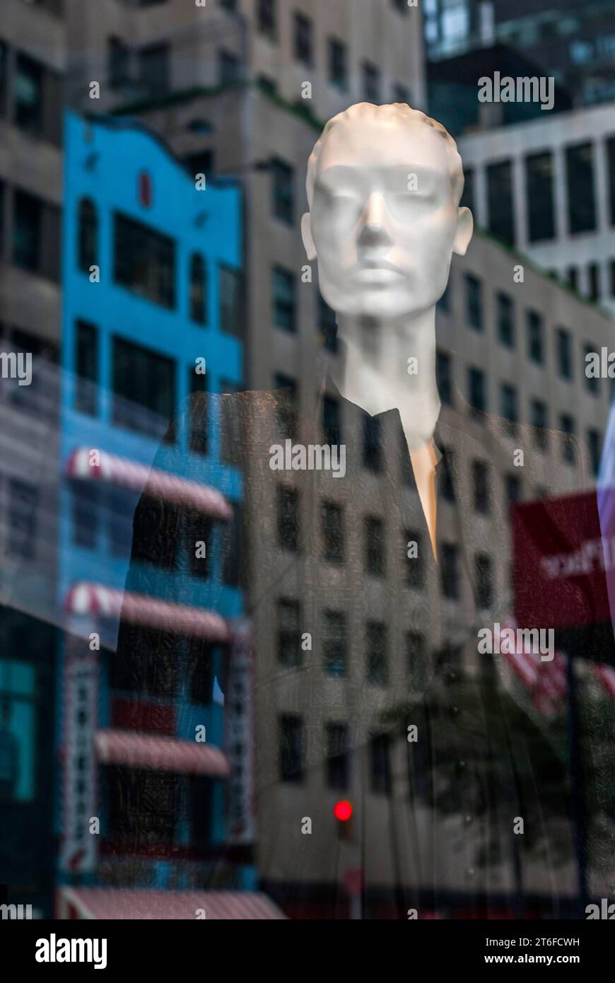 Riflessioni alla finestra, moda, negozio, affari, Manhattan, New York City, USA Foto Stock
