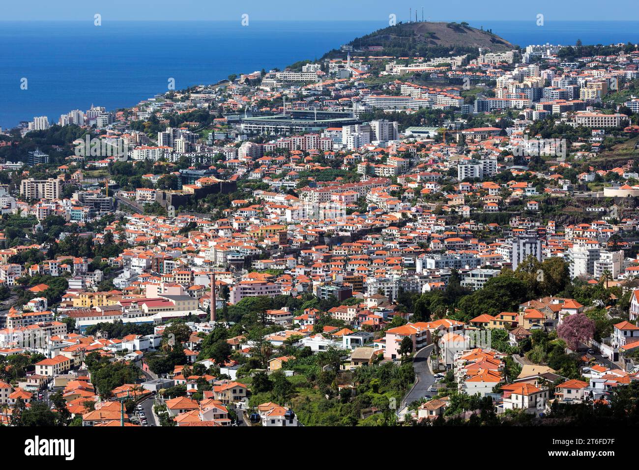 Vista dal giardino botanico di Funchal, Jardim Botanico, alla città di Funchal, Madeira, Portogallo Foto Stock