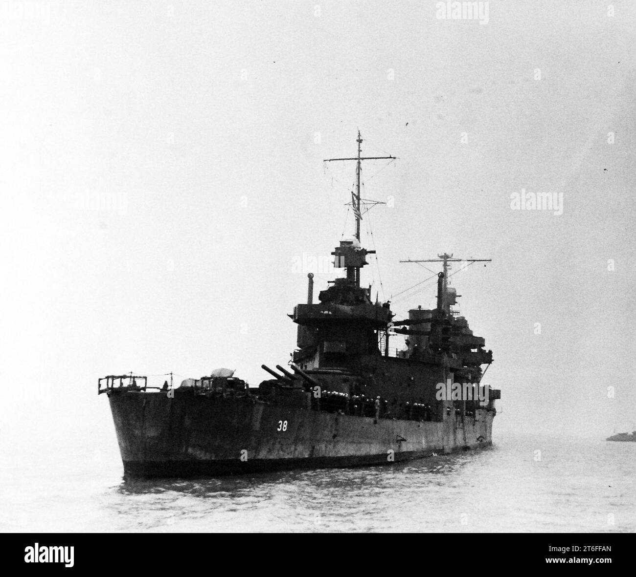 USS San Francisco (CA-38) in seguito alla battaglia navale di Guadalcanal, nel novembre 1942 circa Foto Stock