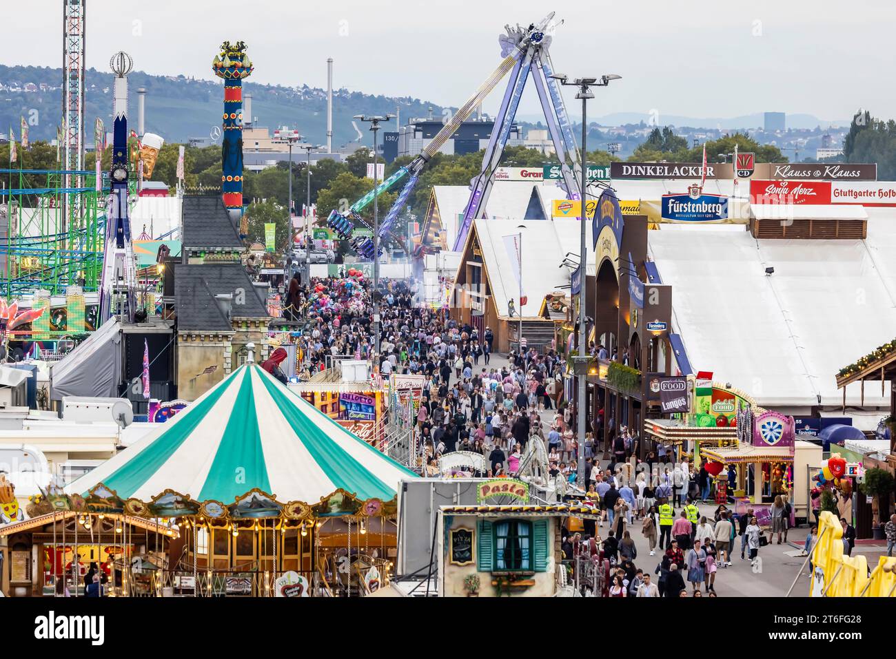 Stuttgart Folk Festival al Cannstatter Wasen. Circa 260 showmen offrono un'atmosfera fantastica al festival tradizionale di Stoccarda Foto Stock