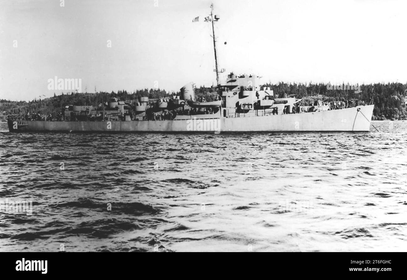 USS Sanders (DE-40) all'ancoraggio fuori del Puget Sound Naval Shipyard nel 1943 Foto Stock