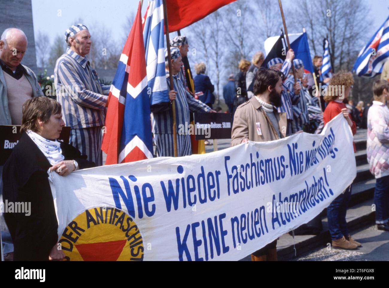 DEU, Germania: Le diapositive storiche degli anni 80-90, Bergen-Belsen. Commemorazione delle vittime naziste 84-5 Foto Stock