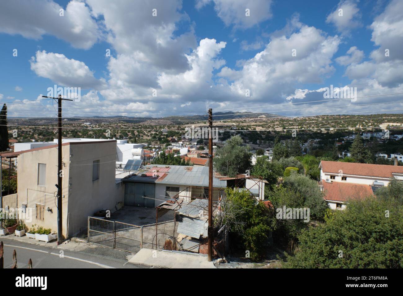 Vista del piccolo villaggio di paramytha vicino a Limassol, Cipro Foto Stock