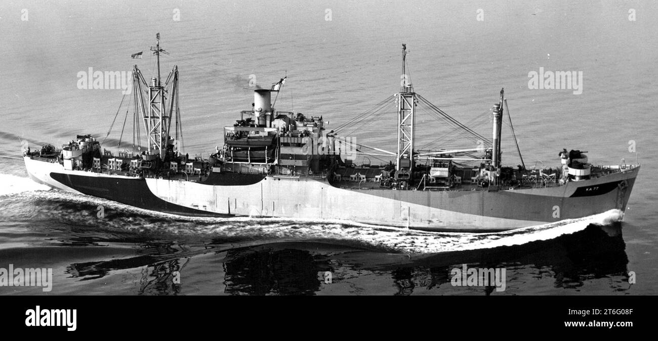 USS Towner (AKA-77) in mare, 7 dicembre 1944 (BS 75247) Foto Stock