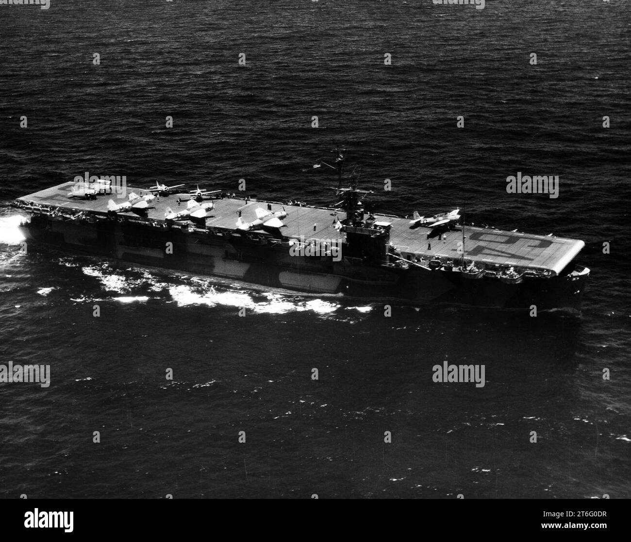 USS Tripoli (CVE-64) in corso ad aprile 1944 (2016.11.01) Foto Stock