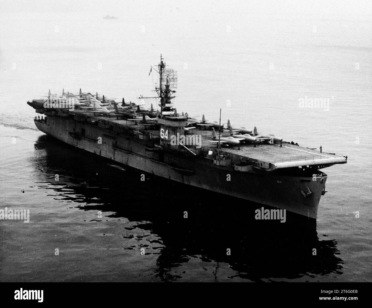 USS Tripoli (CVE-64) che trasporta F-84 negli anni '1950 Foto Stock