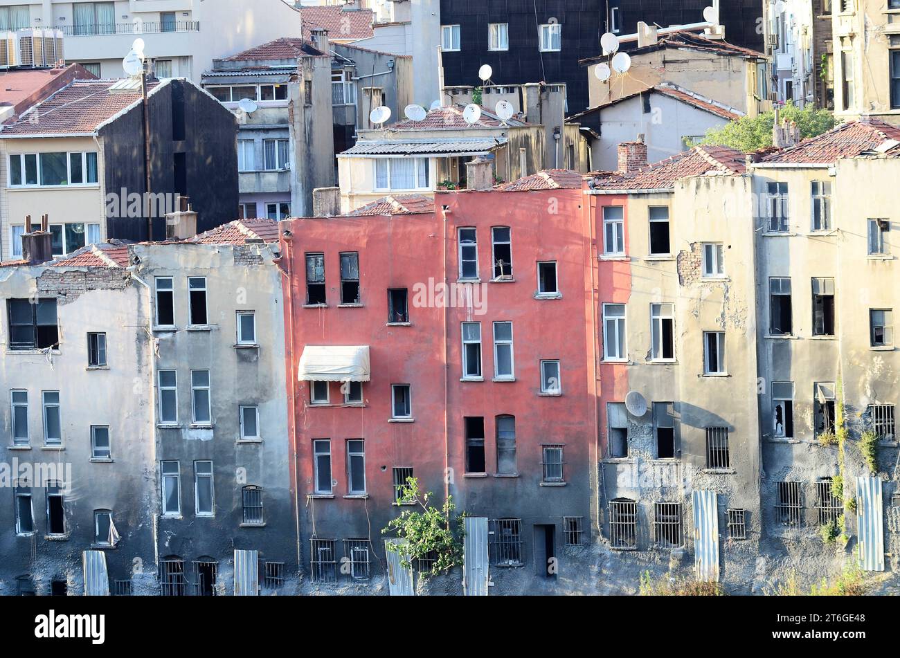 Istanbul, Türkiye. Vecchi edifici sul Corno d'Oro Foto Stock