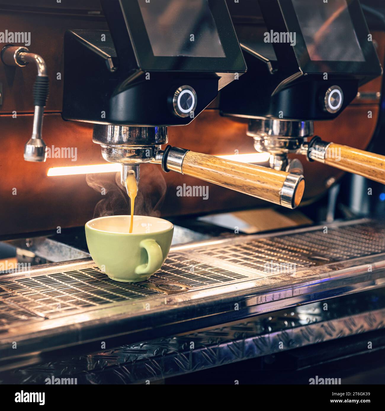 Macchina automatica per caffè espresso immagini e fotografie stock ad alta  risoluzione - Alamy