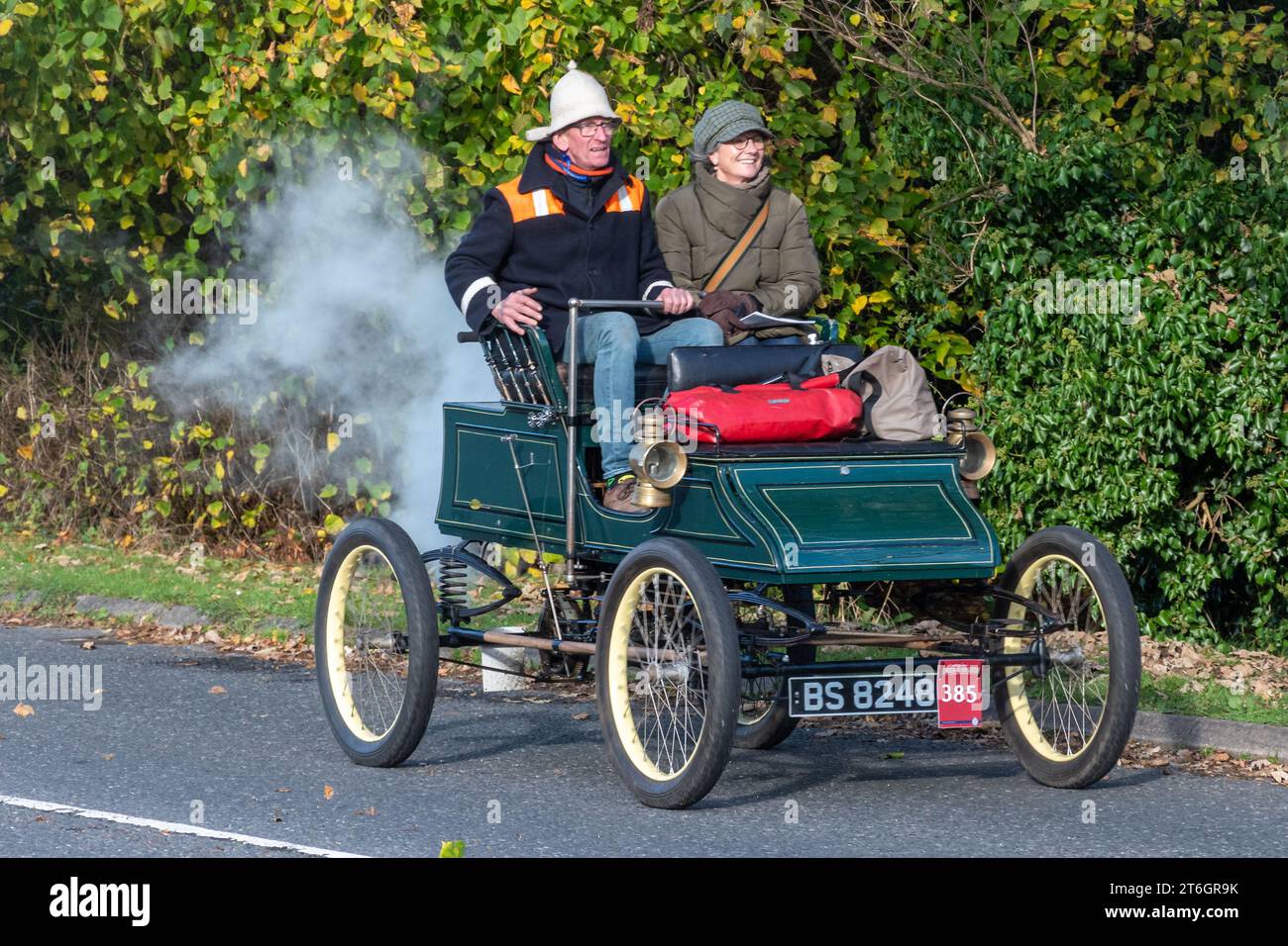 Un'auto verde da 1903 Stanley nell'evento di corse automobilistiche da Londra a Brighton il 5 novembre 2023, West Sussex, Inghilterra, Regno Unito Foto Stock