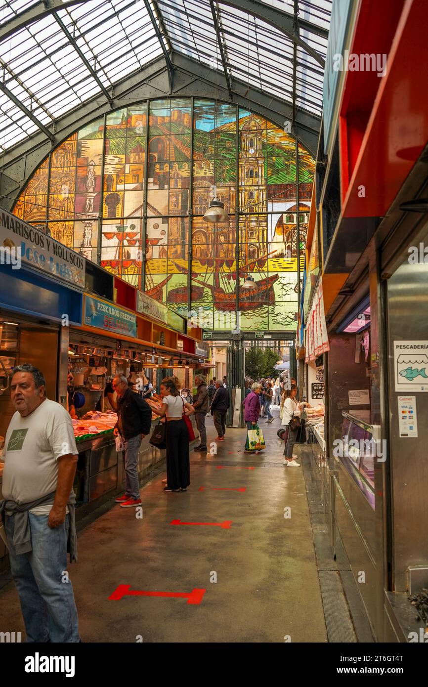 Malaga Spagna. Mercado Atarazanas, bancarelle al mercato coperto che vendono prodotti locali a Malaga, Andalusia, Spagna. Foto Stock