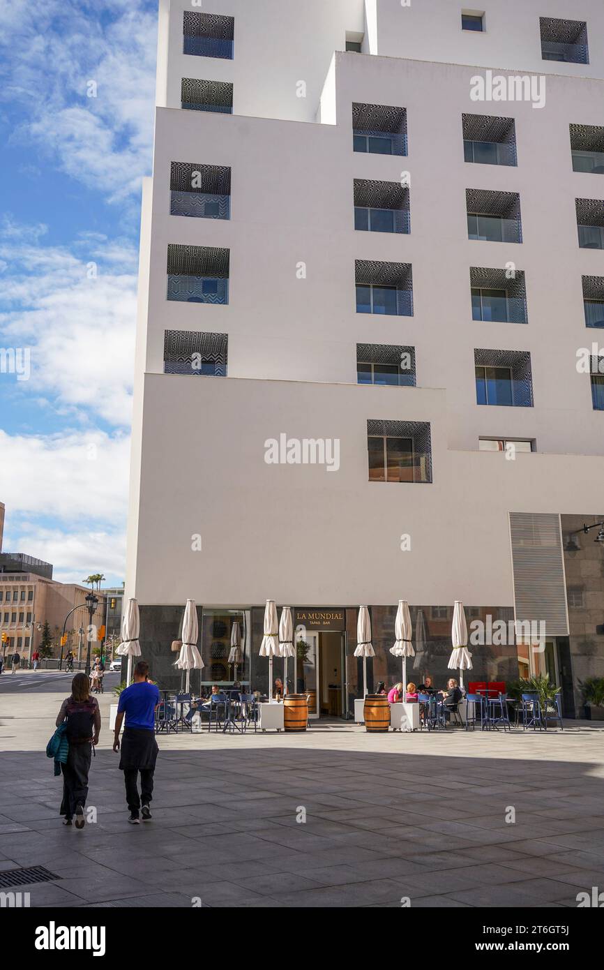 Modern Hotel, H10 Croma hotel, terrazza all'ingresso, Malaga, Andalusia, Spagna. Foto Stock