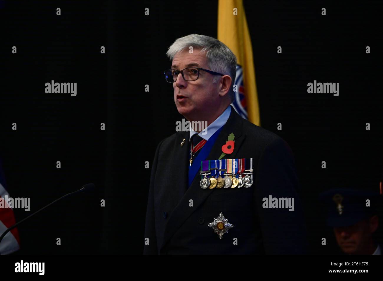 Municipio, Kamal Chunchie Way, Londra, Regno Unito. 10 novembre 2023. L'annuale City Hall Remembrance Day Service - commemorando e commemorando il servizio militare e civile è un evento congiunto con il sindaco di Londra, l'Assemblea di Londra e la City Hall Branch della Royal British Legion. Il servizio includerà la partecipazione di rappresentanti delle fedi musulmane, sikh, indù ed ebraiche. In occasione del 75° anniversario dell'arrivo di Windrush in Gran Bretagna, l'alto Commissario per la Giamaica, H. E. Alexander Williams parlerà alla congregazione. Credito: Vedere li/Picture Capital/Alamy Live News Foto Stock