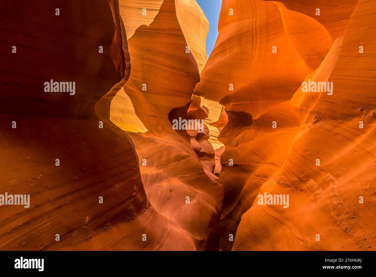 Ravvicinati speroni interbloccanti al fondo dello slot canyon nel Lower Antelope Canyon, Page, Arizona Foto Stock