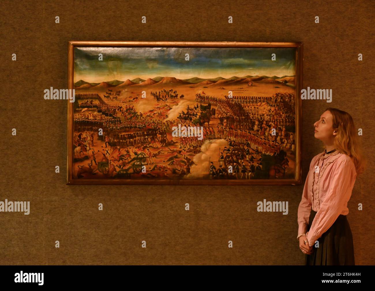 Il punto forte è una magnifica e rarissima mappa mondiale incentrata sulla Mecca islamica, un capolavoro della Persia safavide, che sarà protagonista della vendita di arte islamica e indiana il 14 novembre a Bonhams New Bond Street. La mappa, precedentemente esposta al Museo d'Arte di Harvard, e risalente all'ultimo quarto del XVII secolo, è la più bella e completa mappa del mondo incentrata sulla Mecca di soli tre esempi sopravvissuti (gli altri due sono stati scoperti nel 1989 e nel 1995) ed è il più importante strumento scientifico islamico mai offerto all'asta, con una stima di £ 1.500.000-2.000.000... Foto Stock