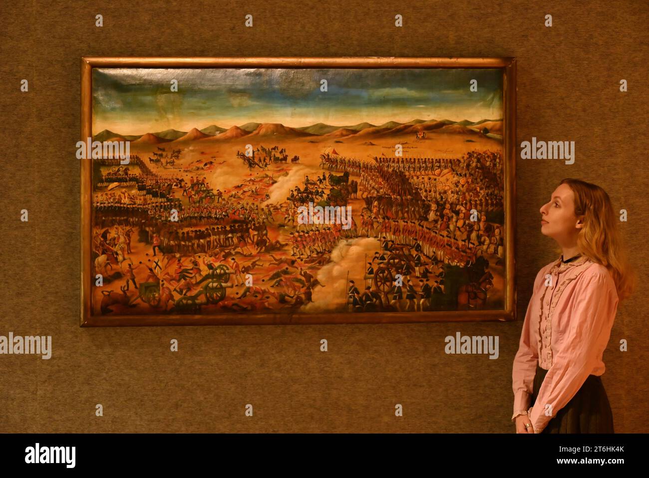 Il punto forte è una magnifica e rarissima mappa mondiale incentrata sulla Mecca islamica, un capolavoro della Persia safavide, che sarà protagonista della vendita di arte islamica e indiana il 14 novembre a Bonhams New Bond Street. La mappa, precedentemente esposta al Museo d'Arte di Harvard, e risalente all'ultimo quarto del XVII secolo, è la più bella e completa mappa del mondo incentrata sulla Mecca di soli tre esempi sopravvissuti (gli altri due sono stati scoperti nel 1989 e nel 1995) ed è il più importante strumento scientifico islamico mai offerto all'asta, con una stima di £ 1.500.000-2.000.000... Foto Stock