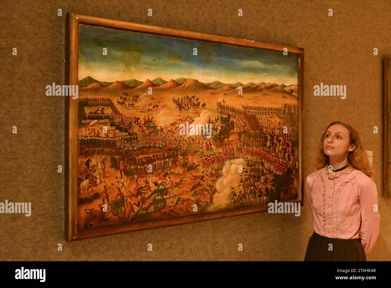 Il punto forte è una magnifica e rarissima mappa mondiale incentrata sulla Mecca islamica, un capolavoro della Persia safavide, che sarà protagonista della vendita di arte islamica e indiana il 14 novembre a Bonhams New Bond Street. La mappa, precedentemente esposta al Museo d'Arte di Harvard, e risalente all'ultimo quarto del XVII secolo, è la più bella e completa mappa del mondo incentrata sulla Mecca di soli tre esempi sopravvissuti (gli altri due sono stati scoperti nel 1989 e nel 1995) ed è il più importante strumento scientifico islamico mai offerto all'asta, con una stima di £ 1.500.000-2.000.000... Foto Stock