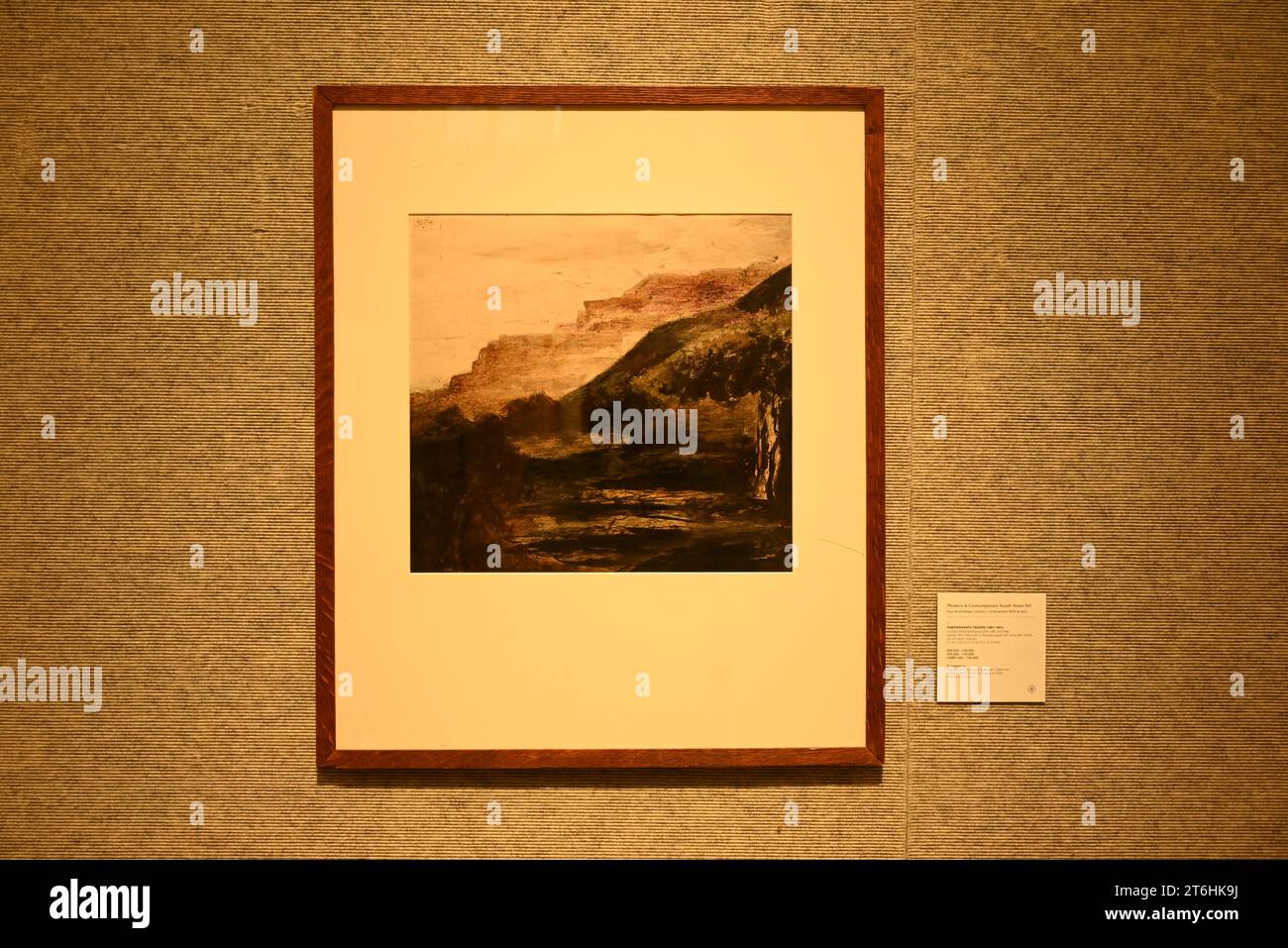 Il punto forte è una magnifica e rarissima mappa mondiale incentrata sulla Mecca islamica, un capolavoro della Persia safavide, che sarà protagonista della vendita di arte islamica e indiana il 14 novembre a Bonhams New Bond Street. La mappa, precedentemente esposta al Museo d'Arte di Harvard, e risalente all'ultimo quarto del XVII secolo, è la più bella e completa mappa del mondo incentrata sulla Mecca di soli tre esempi sopravvissuti (gli altri due sono stati scoperti nel 1989 e nel 1995) ed è il più importante strumento scientifico islamico mai offerto all'asta, con una stima di £ 1.500.000-2.000.000... Foto Stock