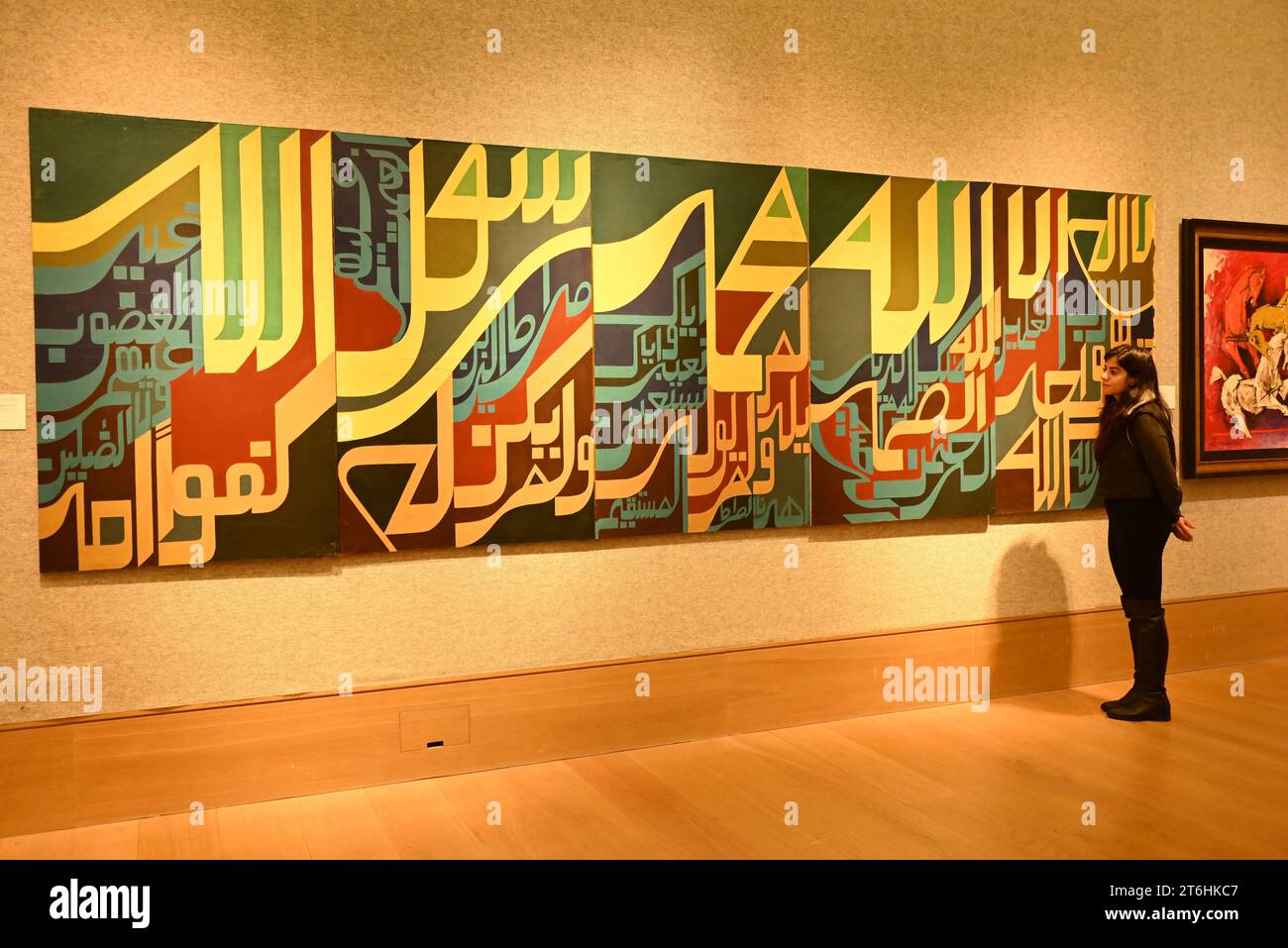 Il punto forte è una magnifica e rarissima mappa mondiale incentrata sulla Mecca islamica, un capolavoro della Persia safavide, che sarà protagonista della vendita di arte islamica e indiana il 14 novembre a Bonhams New Bond Street. La mappa, precedentemente esposta al Museo d'Arte di Harvard, e risalente all'ultimo quarto del XVII secolo, è la più bella e completa mappa del mondo incentrata sulla Mecca di soli tre esempi sopravvissuti (gli altri due sono stati scoperti nel 1989 e nel 1995) ed è il più importante strumento scientifico islamico mai offerto all'asta, con una stima di £ 1.500.000-2.000.000... Foto Stock