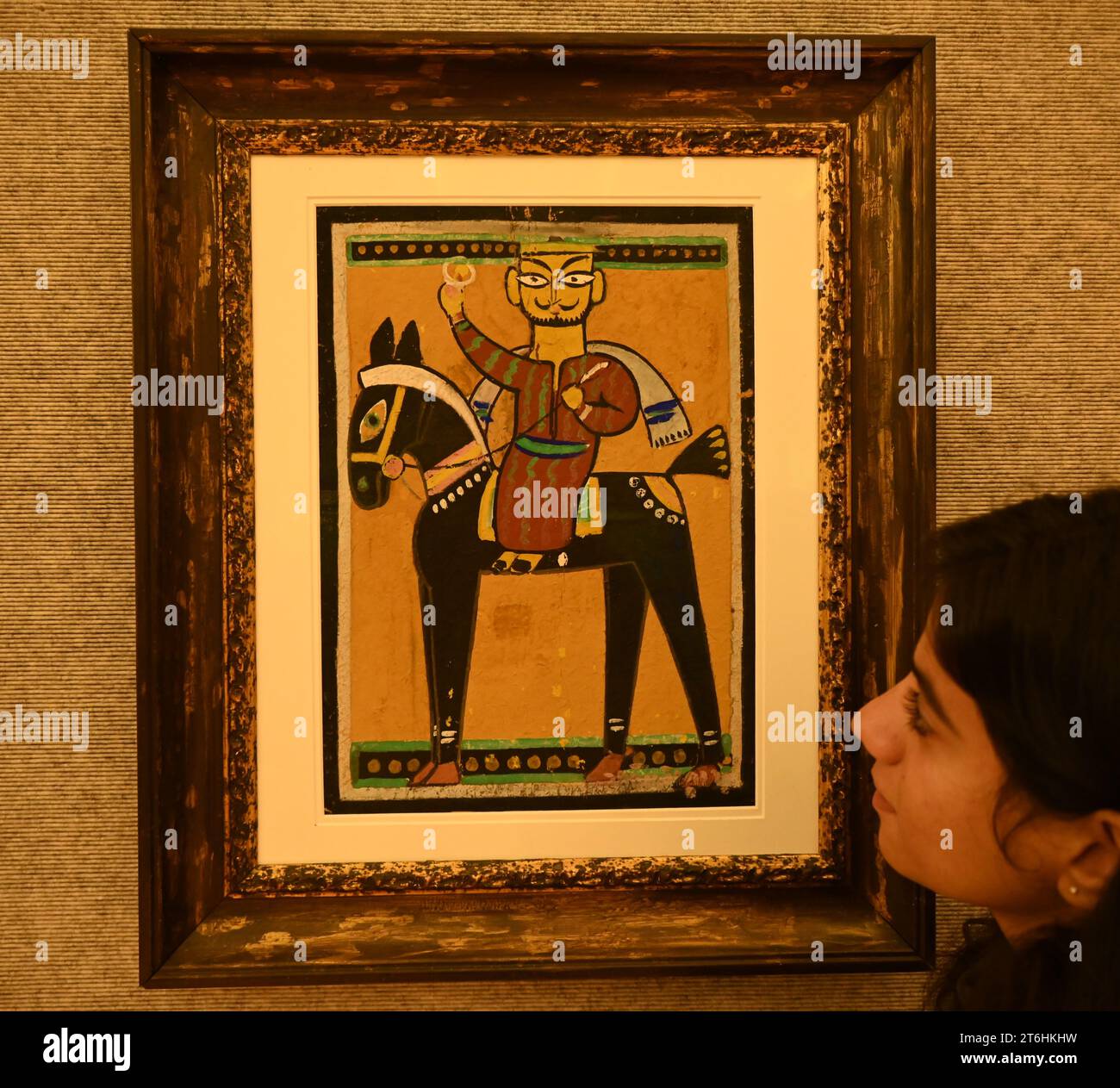 Il punto forte è una magnifica e rarissima mappa mondiale incentrata sulla Mecca islamica, un capolavoro della Persia safavide, che sarà protagonista della vendita di arte islamica e indiana il 14 novembre a Bonhams New Bond Street. La mappa, precedentemente esposta al Museo d'Arte di Harvard, e risalente all'ultimo quarto del XVII secolo, è la più bella e completa mappa del mondo incentrata sulla Mecca di soli tre esempi sopravvissuti (gli altri due sono stati scoperti nel 1989 e nel 1995) ed è il più importante strumento scientifico islamico mai offerto all'asta, con una stima di £ 1.500.000-2.000.000... Foto Stock