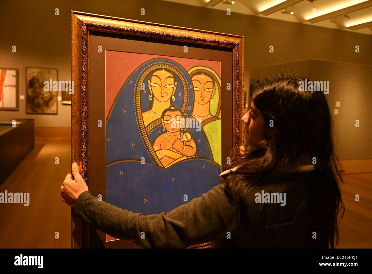 Il punto forte è una magnifica e rarissima mappa mondiale incentrata sulla Mecca islamica, un capolavoro della Persia safavide, che sarà protagonista della vendita di arte islamica e indiana il 14 novembre a Bonhams New Bond Street. La mappa, precedentemente esposta al Museo d'Arte di Harvard, e risalente all'ultimo quarto del XVII secolo, è la più bella e completa mappa del mondo incentrata sulla Mecca di soli tre esempi sopravvissuti (gli altri due sono stati scoperti nel 1989 e nel 1995) ed è il più importante strumento scientifico islamico mai offerto all'asta, con una stima di £ 1.500.000-2.000.000... Foto Stock