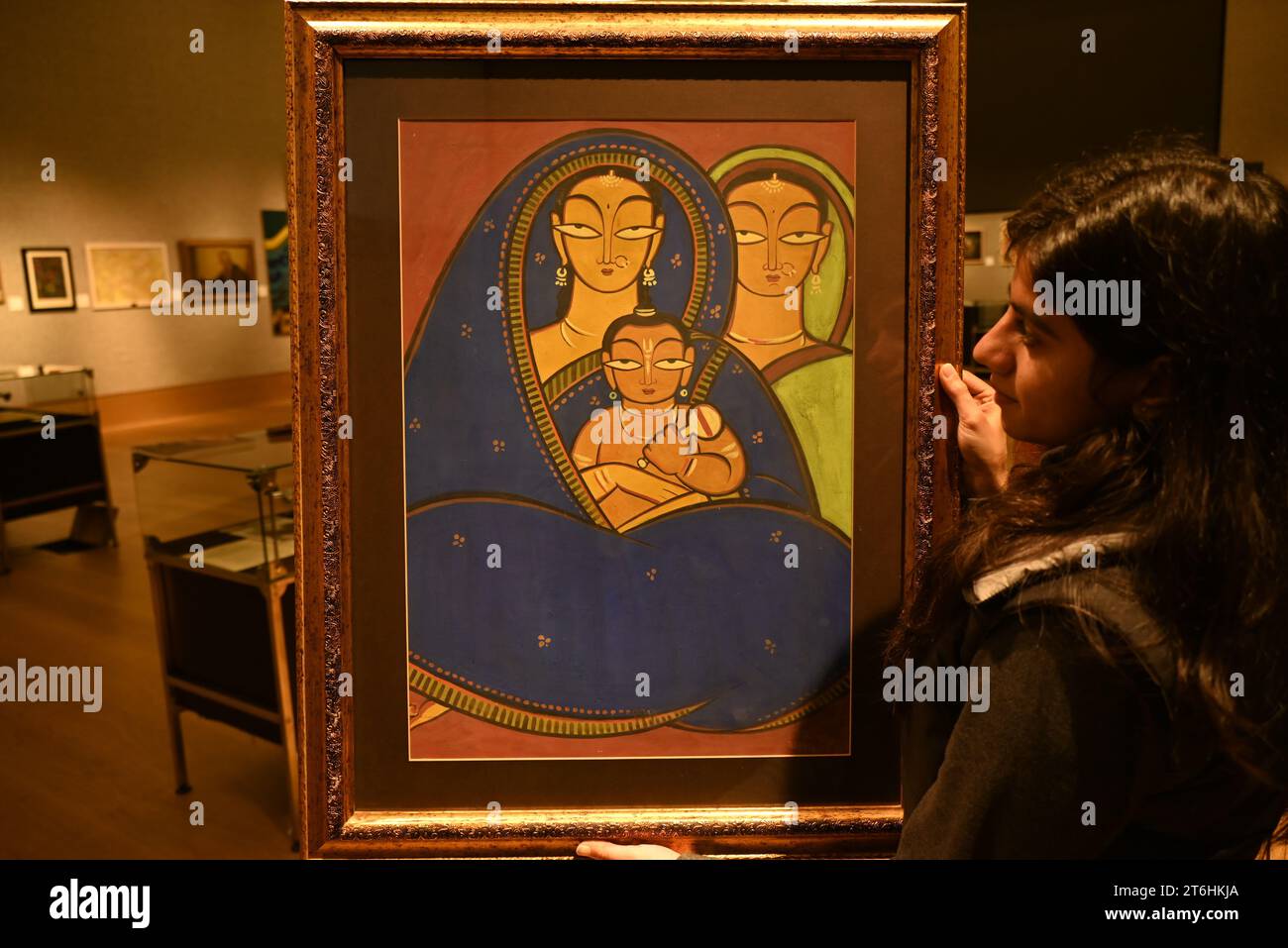 Il punto forte è una magnifica e rarissima mappa mondiale incentrata sulla Mecca islamica, un capolavoro della Persia safavide, che sarà protagonista della vendita di arte islamica e indiana il 14 novembre a Bonhams New Bond Street. La mappa, precedentemente esposta al Museo d'Arte di Harvard, e risalente all'ultimo quarto del XVII secolo, è la più bella e completa mappa del mondo incentrata sulla Mecca di soli tre esempi sopravvissuti (gli altri due sono stati scoperti nel 1989 e nel 1995) ed è il più importante strumento scientifico islamico mai offerto all'asta, con una stima di £ 1.500.000-2.000.000... Foto Stock