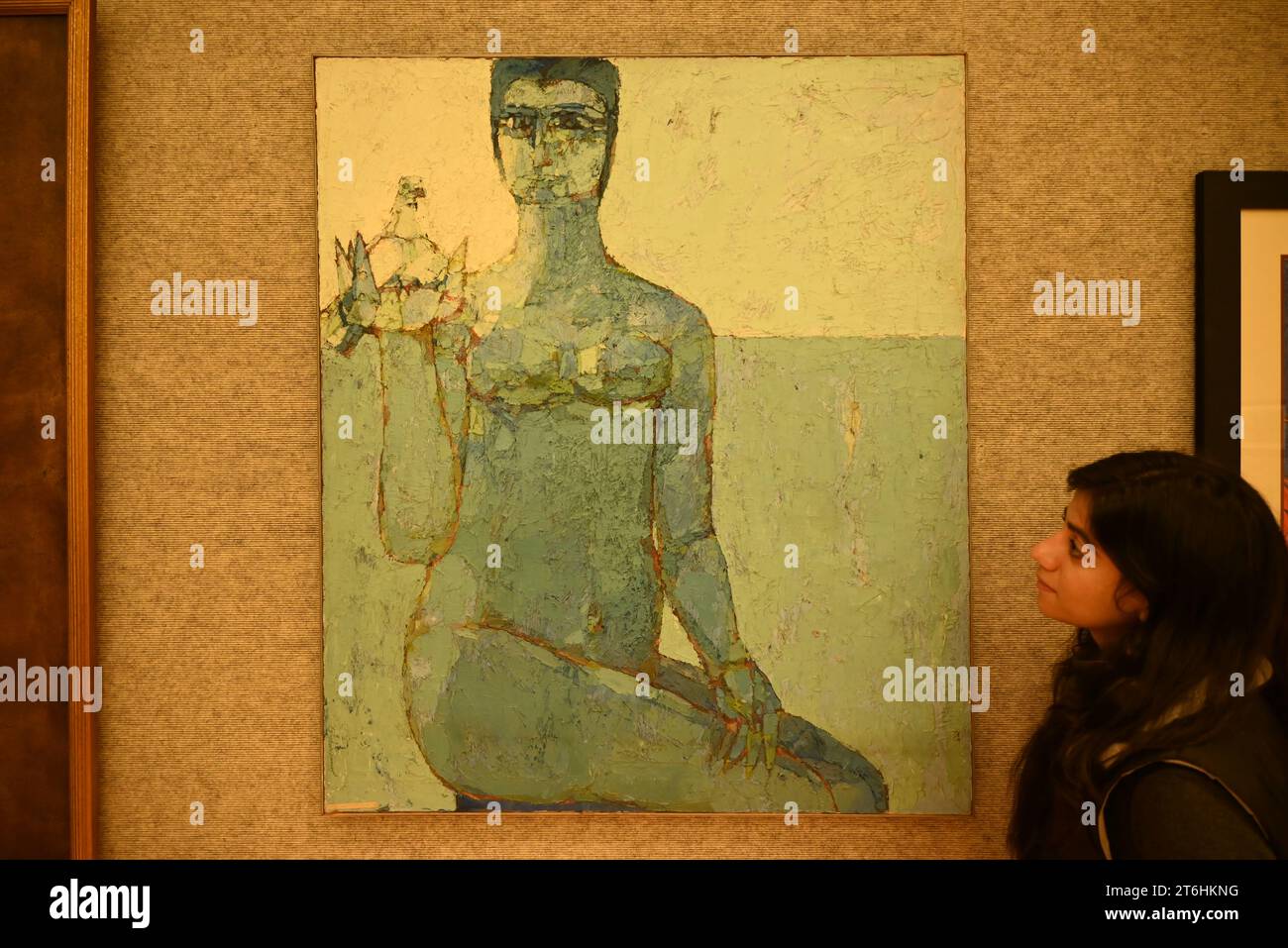 Il punto forte è una magnifica e rarissima mappa mondiale incentrata sulla Mecca islamica, un capolavoro della Persia safavide, che sarà protagonista della vendita di arte islamica e indiana il 14 novembre a Bonhams New Bond Street. La mappa, precedentemente esposta al Museo d'Arte di Harvard, e risalente all'ultimo quarto del XVII secolo, è la più bella e completa mappa del mondo incentrata sulla Mecca di soli tre esempi sopravvissuti (gli altri due sono stati scoperti nel 1989 e nel 1995) ed è il più importante strumento scientifico islamico mai offerto all'asta, con una stima di £ 1.500.000-2.000.000... Foto Stock