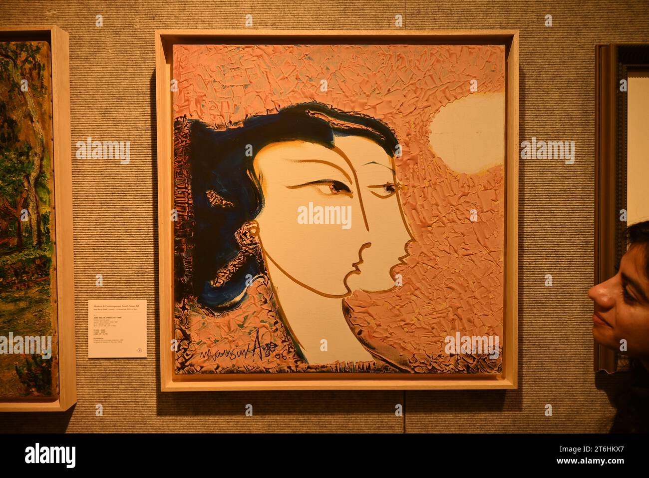 Il punto forte è una magnifica e rarissima mappa mondiale incentrata sulla Mecca islamica, un capolavoro della Persia safavide, che sarà protagonista della vendita di arte islamica e indiana il 14 novembre a Bonhams New Bond Street. La mappa, precedentemente esposta al Museo d'Arte di Harvard, e risalente all'ultimo quarto del XVII secolo, è la più bella e completa mappa del mondo incentrata sulla Mecca di soli tre esempi sopravvissuti (gli altri due sono stati scoperti nel 1989 e nel 1995) ed è il più importante strumento scientifico islamico mai offerto all'asta, con una stima di £ 1.500.000-2.000.000... Foto Stock