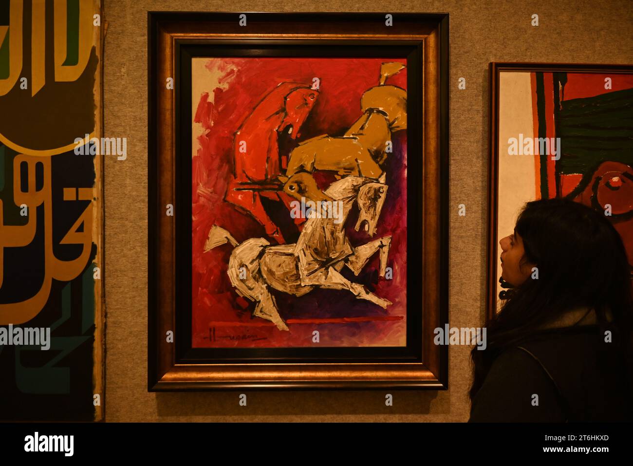 Il punto forte è una magnifica e rarissima mappa mondiale incentrata sulla Mecca islamica, un capolavoro della Persia safavide, che sarà protagonista della vendita di arte islamica e indiana il 14 novembre a Bonhams New Bond Street. La mappa, precedentemente esposta al Museo d'Arte di Harvard, e risalente all'ultimo quarto del XVII secolo, è la più bella e completa mappa del mondo incentrata sulla Mecca di soli tre esempi sopravvissuti (gli altri due sono stati scoperti nel 1989 e nel 1995) ed è il più importante strumento scientifico islamico mai offerto all'asta, con una stima di £ 1.500.000-2.000.000... Foto Stock