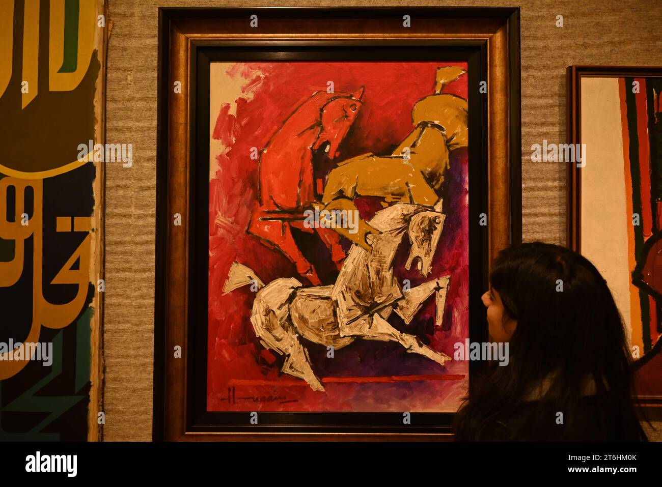 Il punto forte è una magnifica e rarissima mappa mondiale incentrata sulla Mecca islamica, un capolavoro della Persia safavide, che sarà protagonista della vendita di arte islamica e indiana il 14 novembre a Bonhams New Bond Street. La mappa, precedentemente esposta al Museo d'Arte di Harvard, e risalente all'ultimo quarto del XVII secolo, è la più bella e completa mappa del mondo incentrata sulla Mecca di soli tre esempi sopravvissuti (gli altri due sono stati scoperti nel 1989 e nel 1995) ed è il più importante strumento scientifico islamico mai offerto all'asta, con una stima di £ 1.500.000-2.000.000... Foto Stock