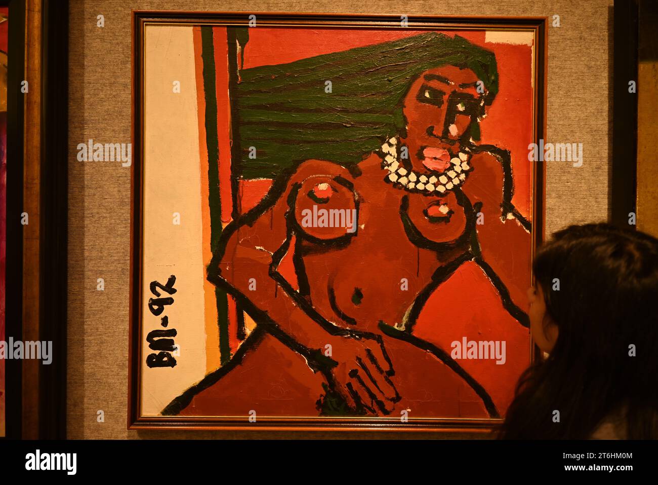 Il punto forte è una magnifica e rarissima mappa mondiale incentrata sulla Mecca islamica, un capolavoro della Persia safavide, che sarà protagonista della vendita di arte islamica e indiana il 14 novembre a Bonhams New Bond Street. La mappa, precedentemente esposta al Museo d'Arte di Harvard, e risalente all'ultimo quarto del XVII secolo, è la più bella e completa mappa del mondo incentrata sulla Mecca di soli tre esempi sopravvissuti (gli altri due sono stati scoperti nel 1989 e nel 1995) ed è il più importante strumento scientifico islamico mai offerto all'asta, con una stima di £ 1.500.000-2.000.000... Foto Stock