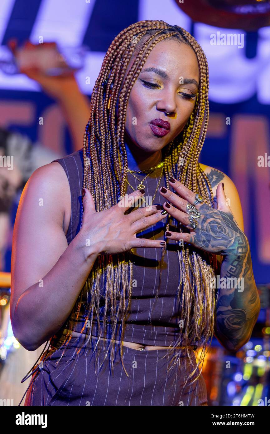 Sängerin Natalie Duncan - Die britische Band Incognito live in der Funk & Soul Night im Ostradome im Rahmen der Jazztage Dresden. *** Cantante Natalie Duncan la band britannica Incognito live al Funk Soul Night in the Ostradome come parte del Jazztage Dresden Credit: Imago/Alamy Live News Foto Stock