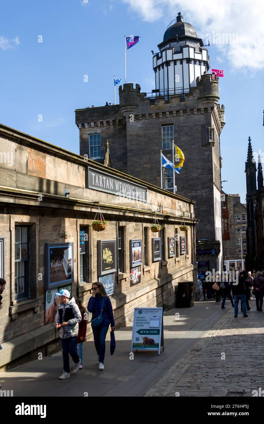 Edimburgo, Scozia, Regno Unito. 19 aprile 2023. REGNO UNITO. Negozio di abbigliamento tradizionale scozzese, The Royal Mile, Edimburgo. Foto Stock