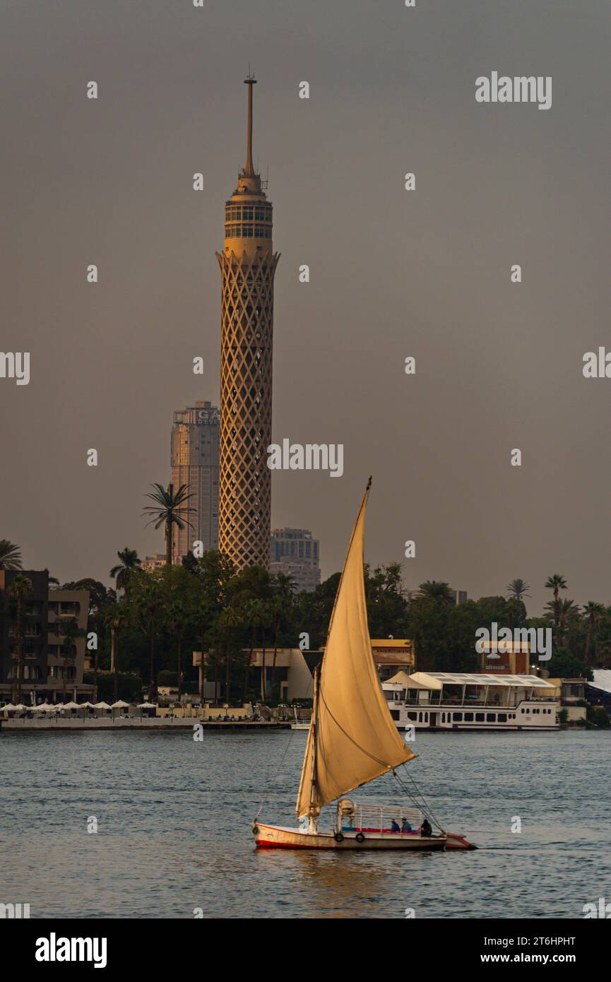 Egitto, Cairo, Nilo con skyline Foto Stock