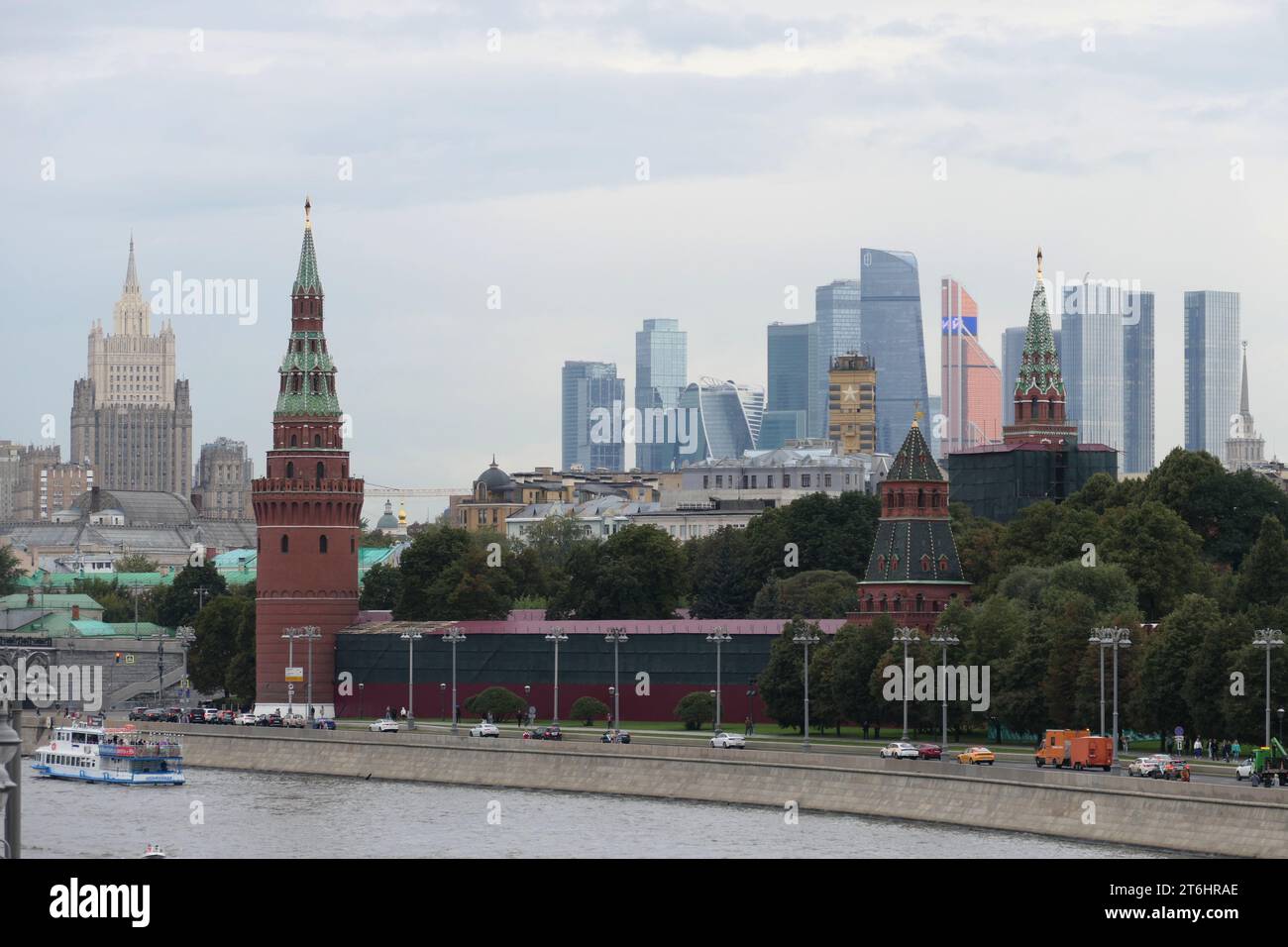 Vista sul lungofiume della Moskva, sul Cremlino e sulla città di Mosca Foto Stock