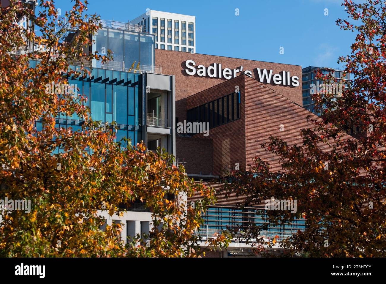 Edificio Sadlers' Wells sulla East Bank, Olympic Park, Stratford, East London Foto Stock